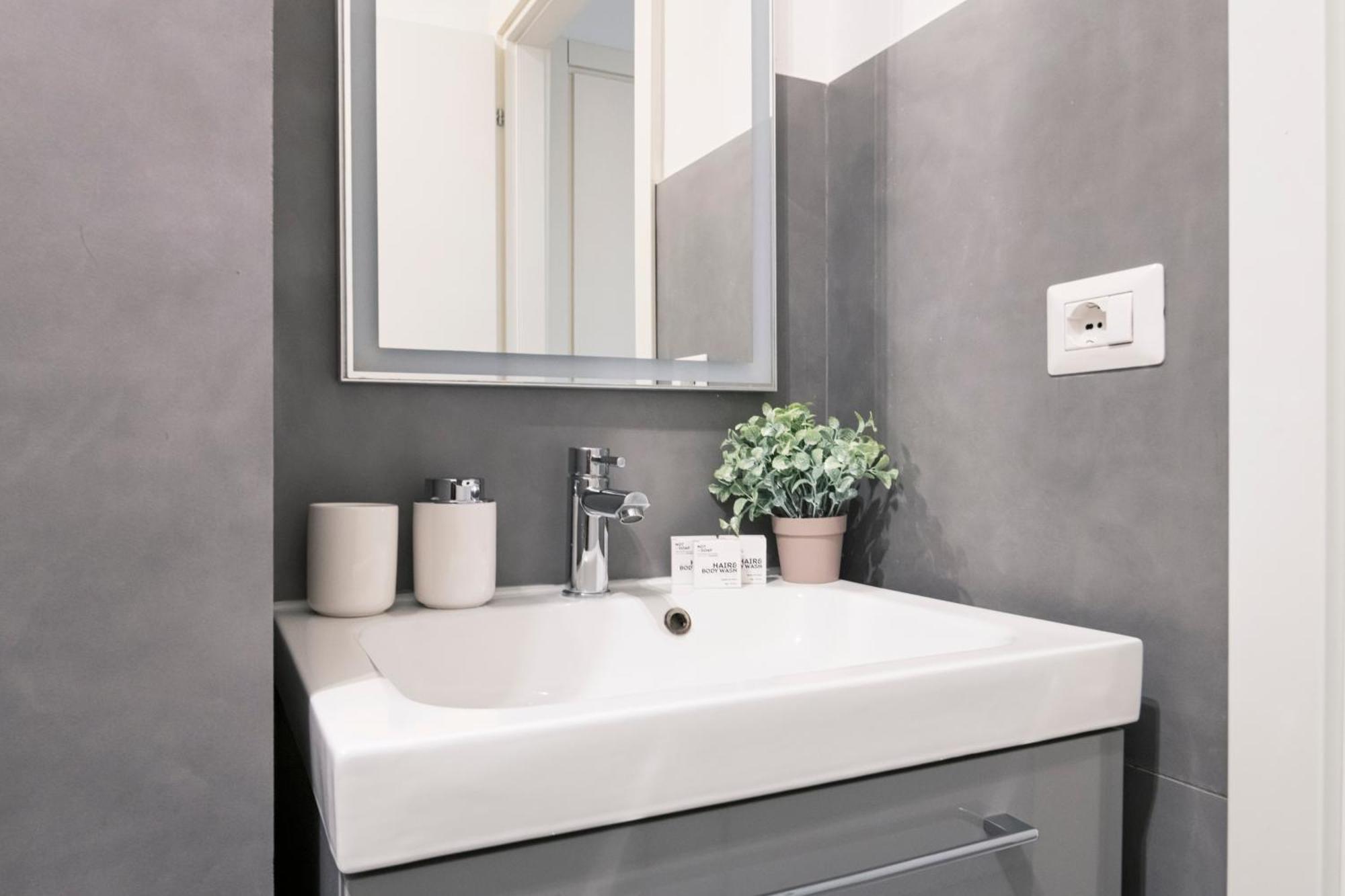 Beautiful Flat Fully Furnished In P.Ta Romana ميلان المظهر الخارجي الصورة